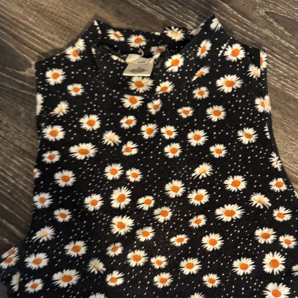 2-Piece Skirt & Crop Top Set 🌼 - Picture 2 of 5